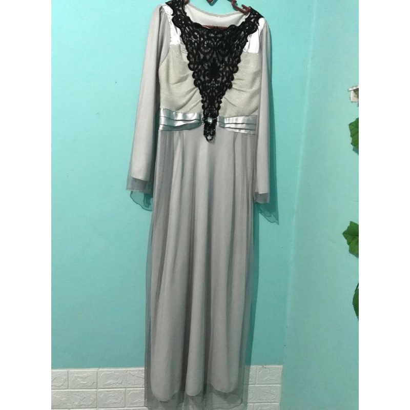 (PRELOVED) Gamis pesta Silver abu-abu bertile