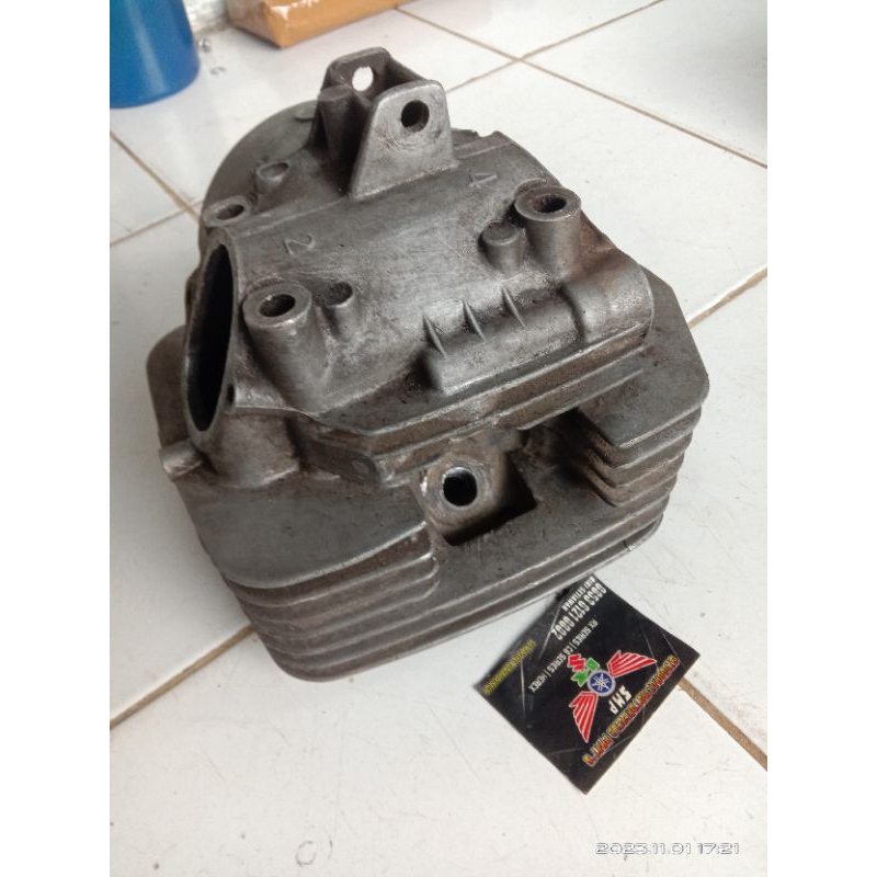 head deksel Kawasaki Binter Merzy KZ200 Type platina original.