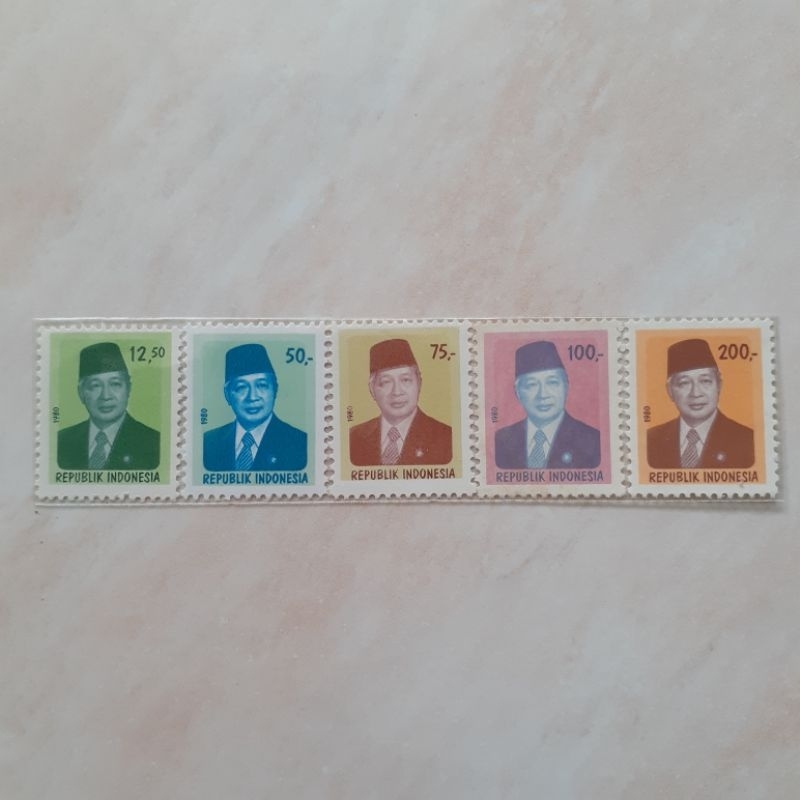

(A) Perangko Indonesia Presiden Soeharto Tahun 1980 set lengkap 5pcs