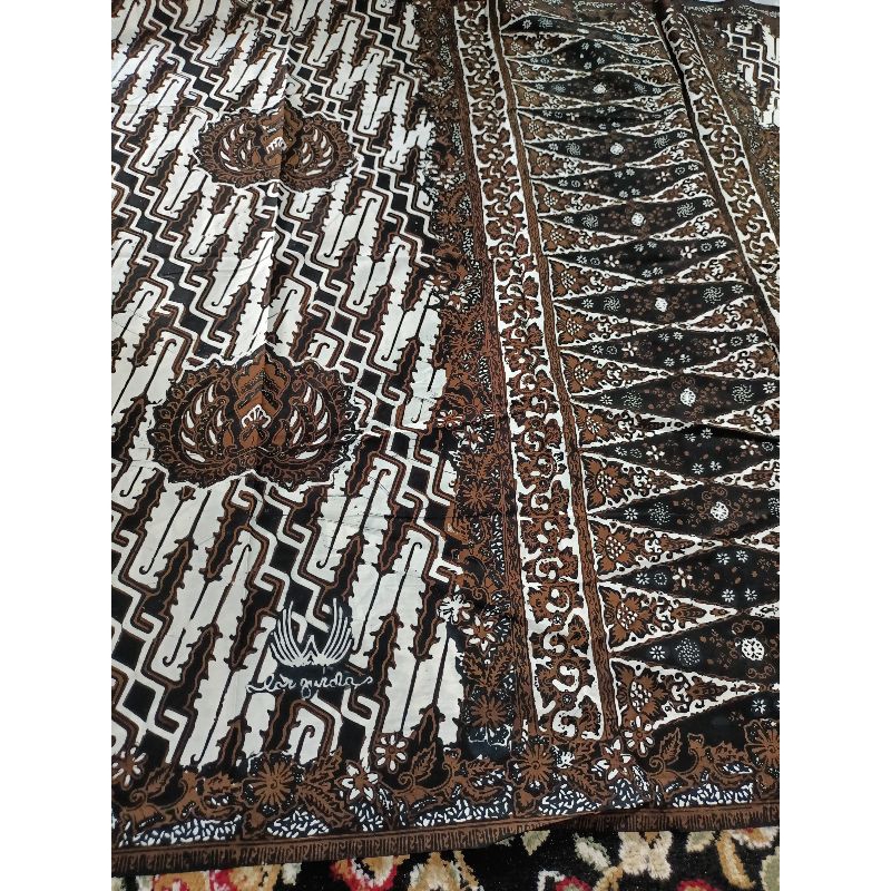 BL050 Lar Gurda Bledag Series Motif Parang Curigo Gurdo Hitam. Sarung Batik Tradisional Semi Tulis L