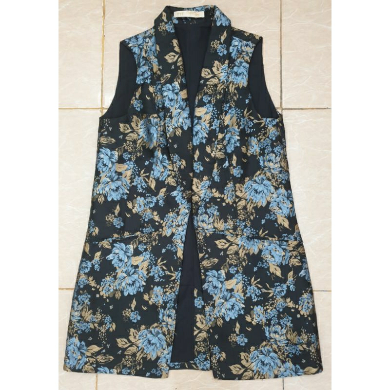 Preloved Outer Tanpa Lengan Wanita Motif Bunga