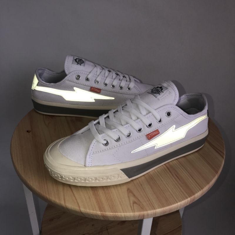 Sepatu Pria-Wanita015 Xternal Mitterns Storm White Reflective Original