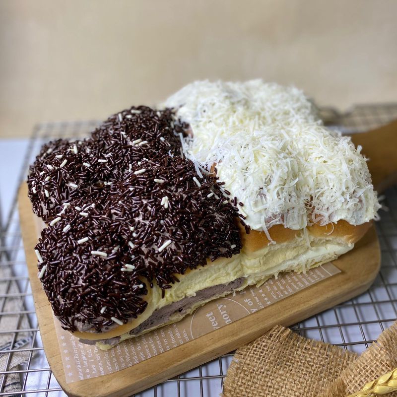 

Roti kombinasi coklat keju