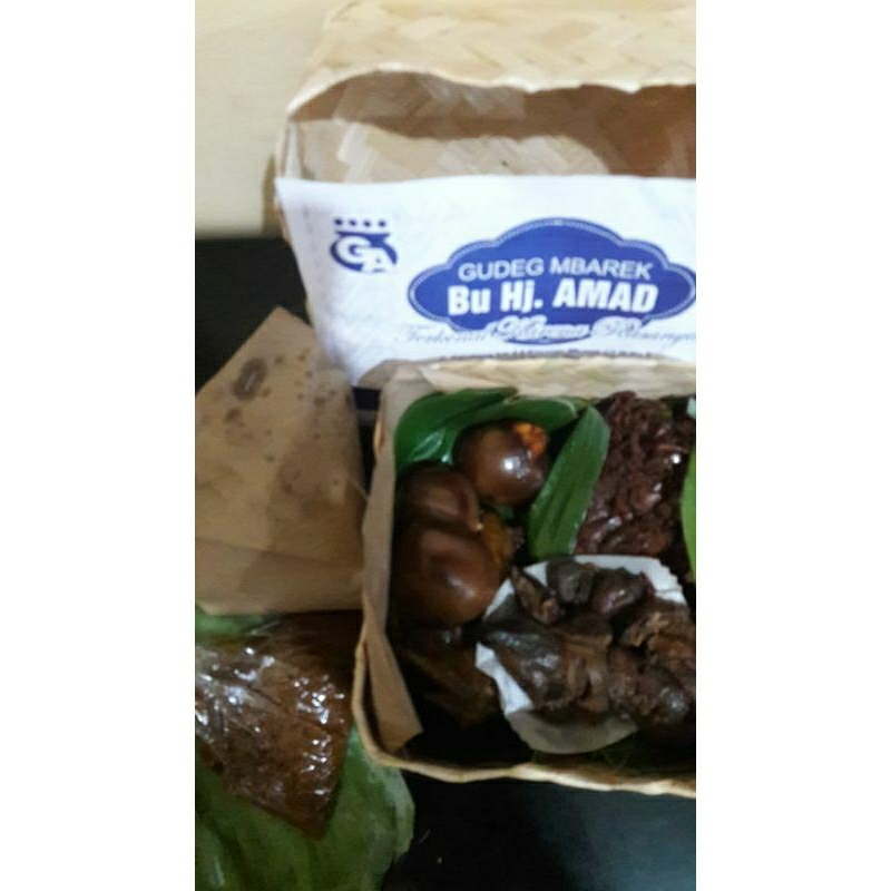 

Gudeg bu hj Amad fresh frozen vaccum paket besek (dada 1, kepala/ati ampela 1, telur4)