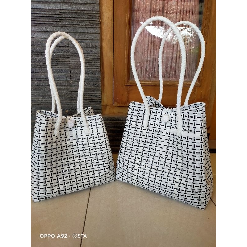 Tas Anyam/ Tas Jali/ Motif Hitam Putih/ Tas Wanita