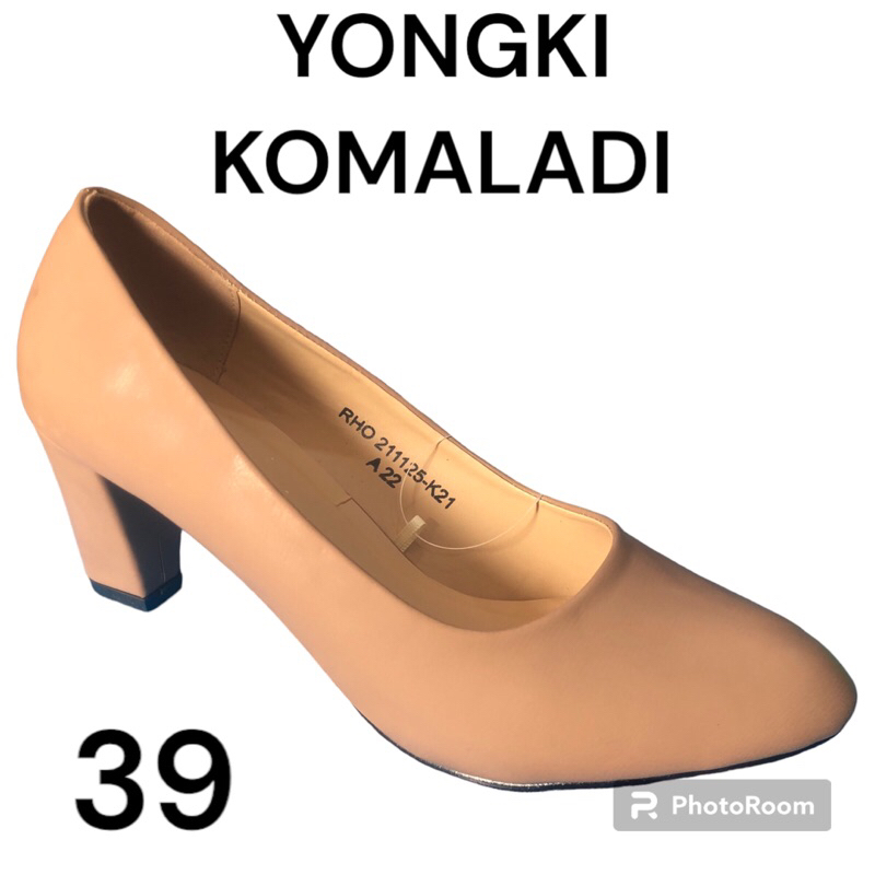 SEPATU HAK WANITA YONGKI KOMALADI