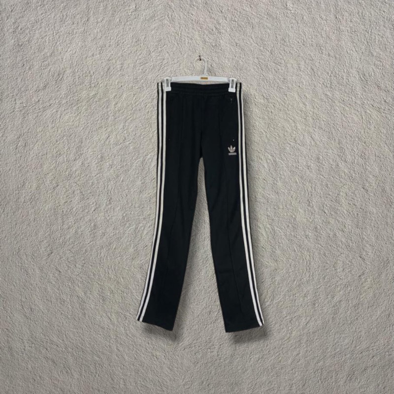 trackpants adidas europe