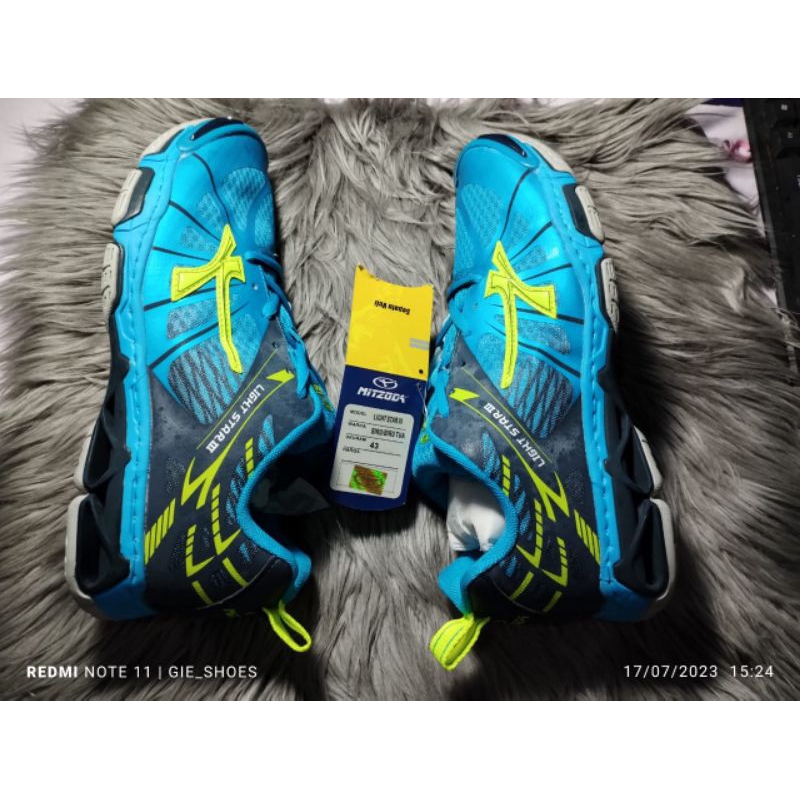 sepatu voli mitzuda stok lama