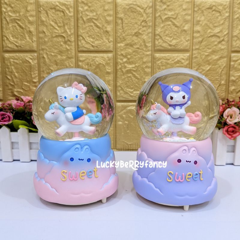 Snowball /Pajangan Bola Kaca Musik Box HelloKitty dan Kuromi Sweet XL (100) + Lampu Salju Otomatis B