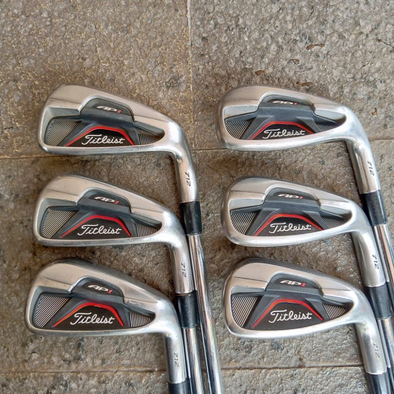 Stick golf iron set Titleist ap1 712