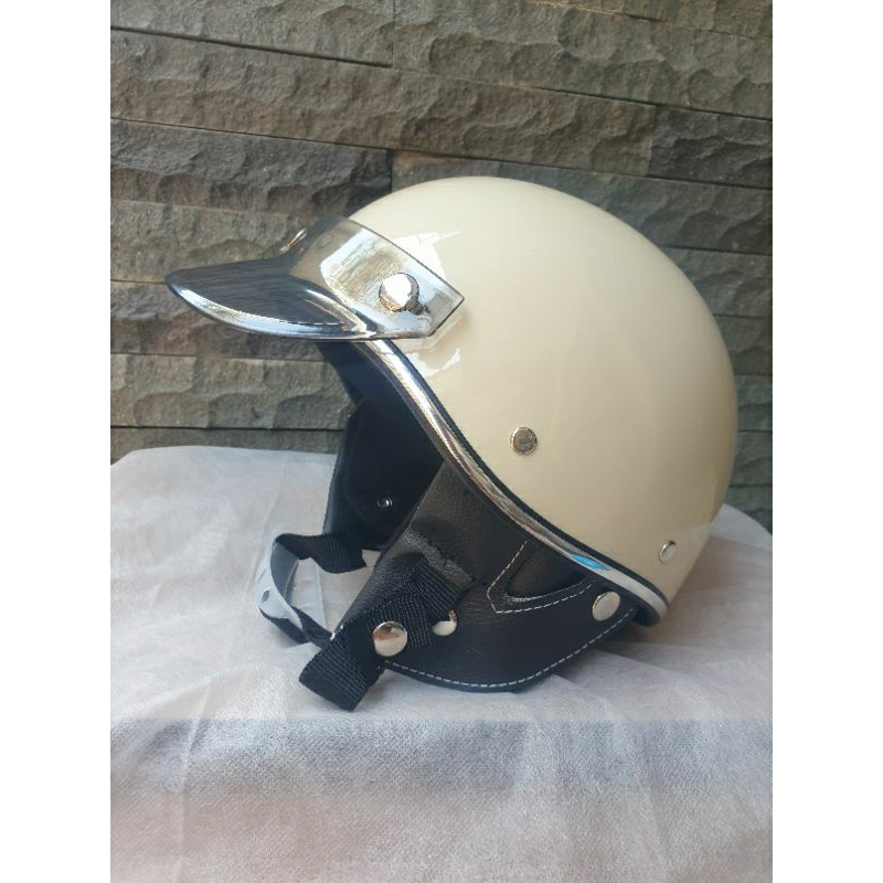 Helm chips vintage exclusive