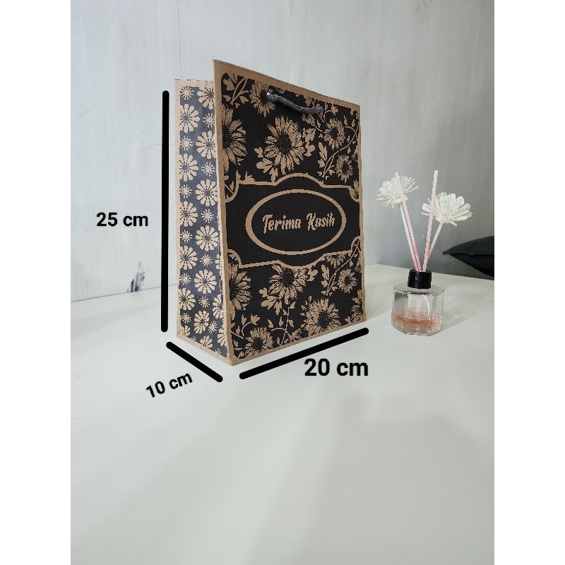 

paperbag R6 motif bunga terimakasih hitam