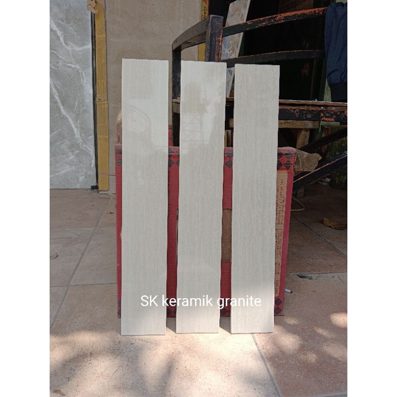 Lis Plint Granite 10x60 Avalon Ivory - Glossy