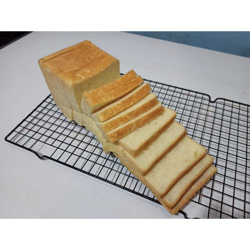 

Roti Tawar Kotak 20x10x10 / 400 Gram Original