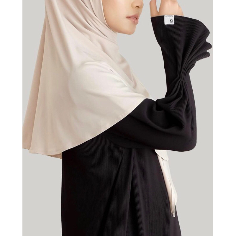 PLEATS DRESS by khalewale pleat knit jastip hijabfest mecca instan bestseller