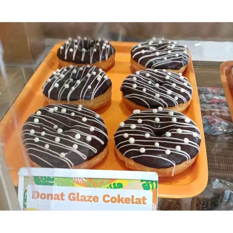 Donat Glaze Coklat Suzana Bakery