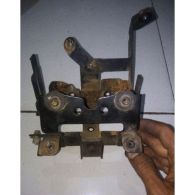 dudukan aki vario 110 karbu-vario lama original bawaan motor