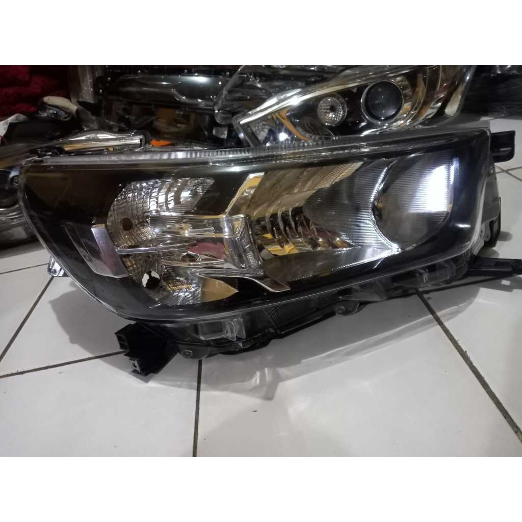 Headlamp Hilux 2021 - 2022 kanan