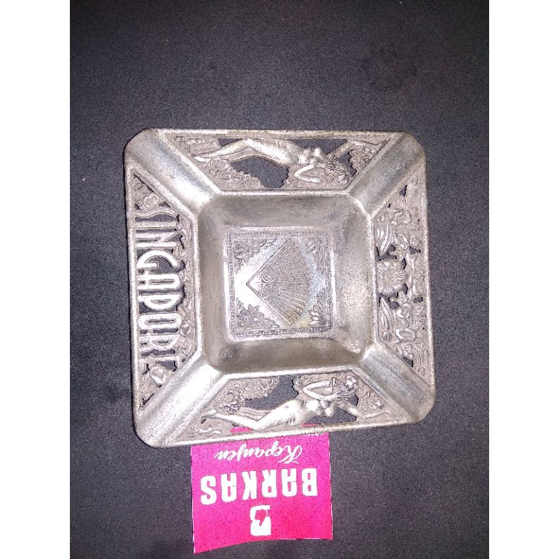Asbak souvenir singapura