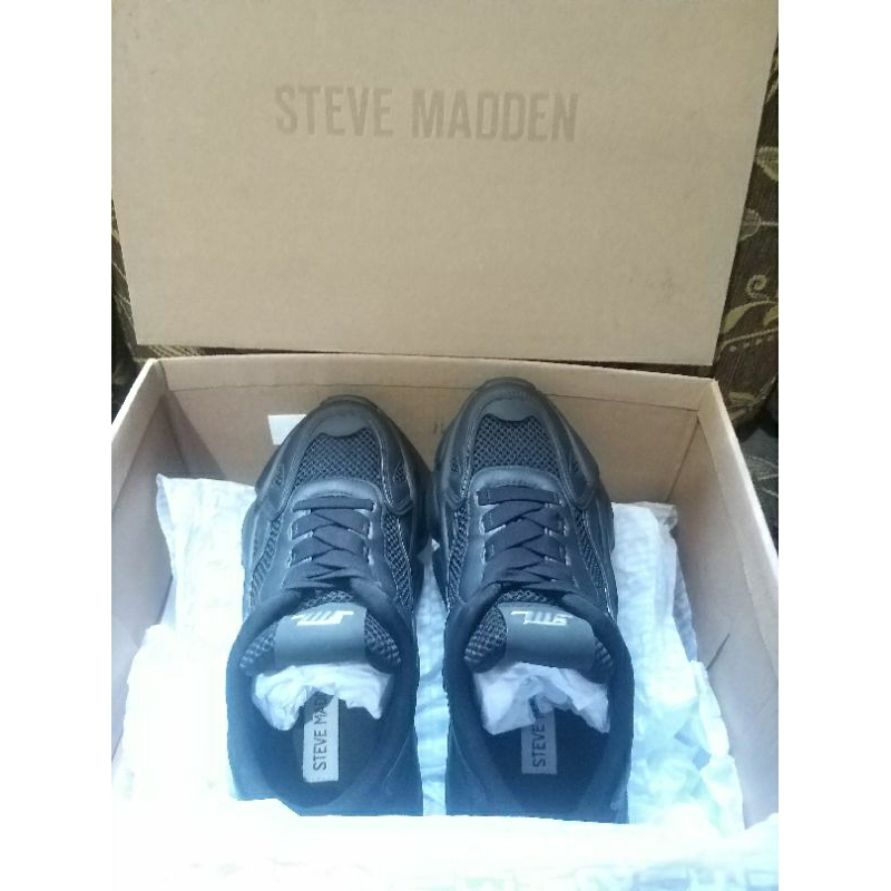 SEPATU STEVE MADDEN