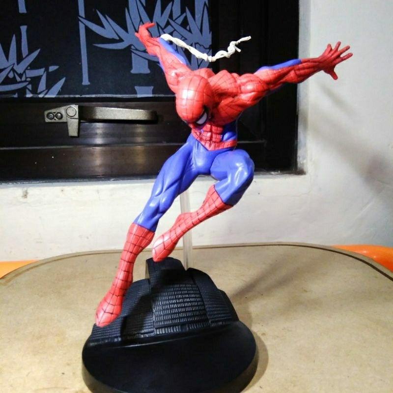 Figure Spiderman Statue Recast