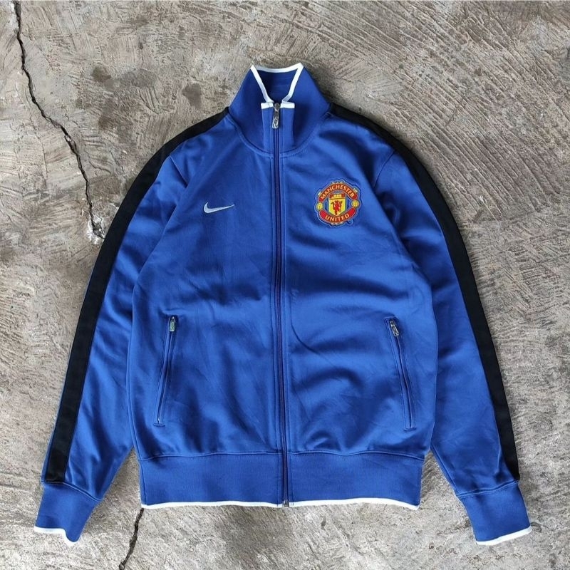 Jaket tracktop nike manchester united second dan bekas
