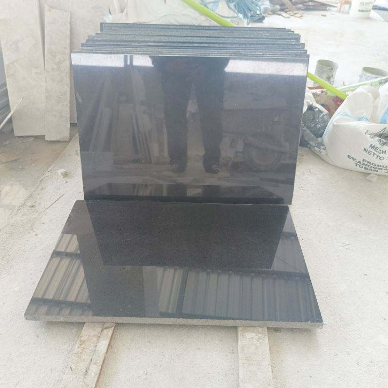 Lembaran Granit Hitam Glosy Ukuran 40x60
