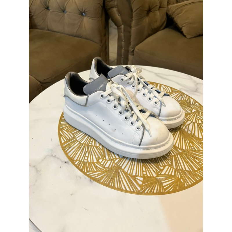 Sepatu wanita merk Alexander Mcqueen