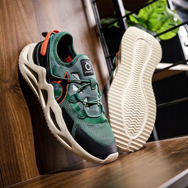 ORTUSEIGHT REBELLION GREY ULTRA BLACK