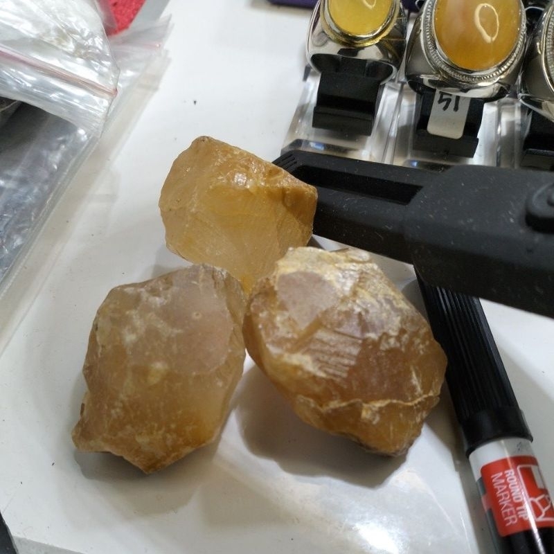 kecubung rambut emas