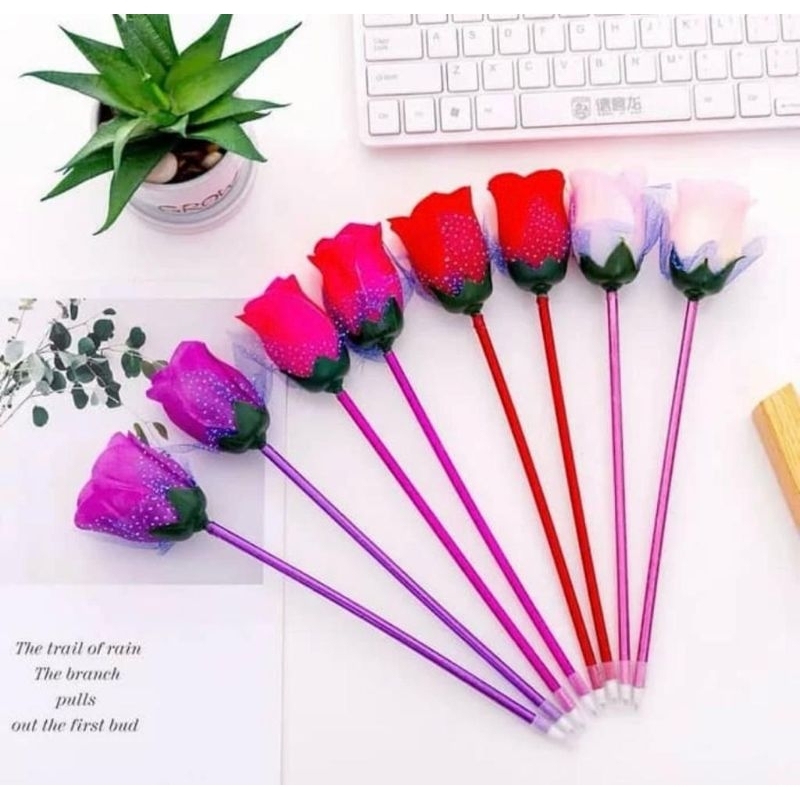 

PULPEN BUNGA MAWAR WARNA RANDOM / PULPEN BUNGA MAWAR ROSE / SOUVENIR PULPEN HARI GURU