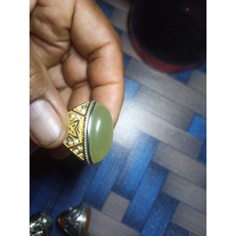 batu cincin anggur hijau muda