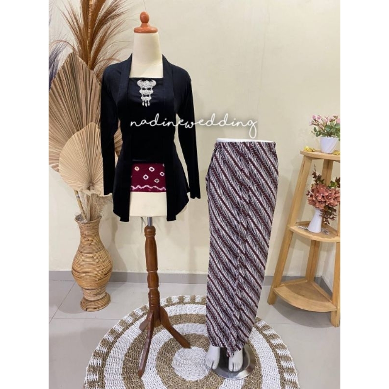 (1 SET, Hitam)Kebaya Kutubaru + Jarik Wiru Instan / Parang swasti