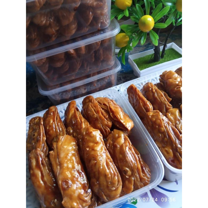 

kue jabuk julak agus berat 160g betoples 20rb gulmer putih sma