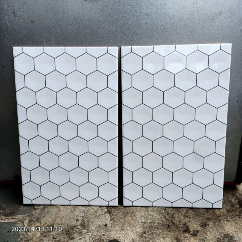 KERAMIK DINDING 25X40 HEXAGON BLACK KIA