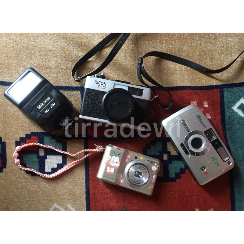 Paket KAMERA ANALOG: Ricoh F10 Flash, Aikon Acion, Sony Cybershot DSC S2000
