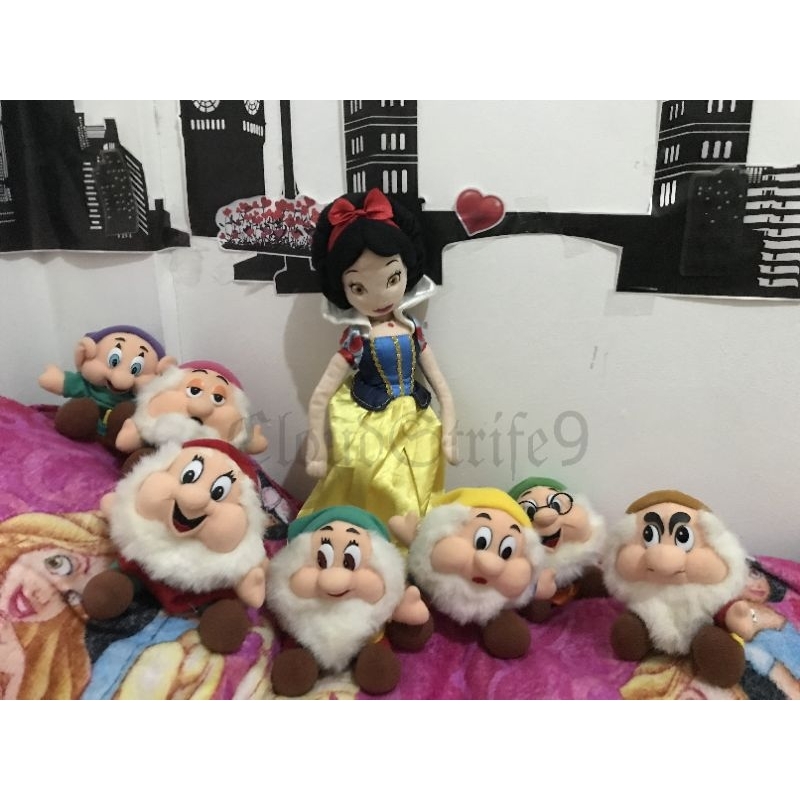 Boneka Snow white & the 7 dwarfs (Putri Salju dan 7 kurcaci) SET ORI DISNEY