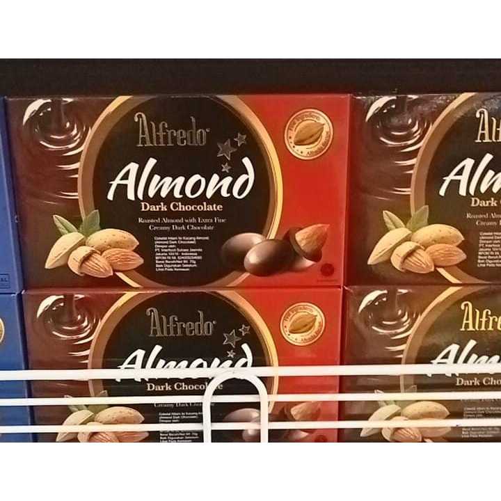 

COKLAT ALFREDO ALMOND BOX DARK CHOCOLATE 70 GRAM VALENTINE COKELAT HAMPERS GIFT KADO hari guru