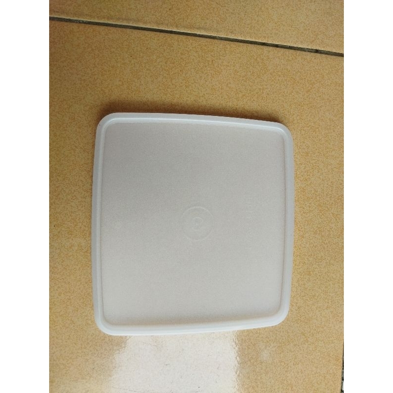 seal tupperware// seal large square away