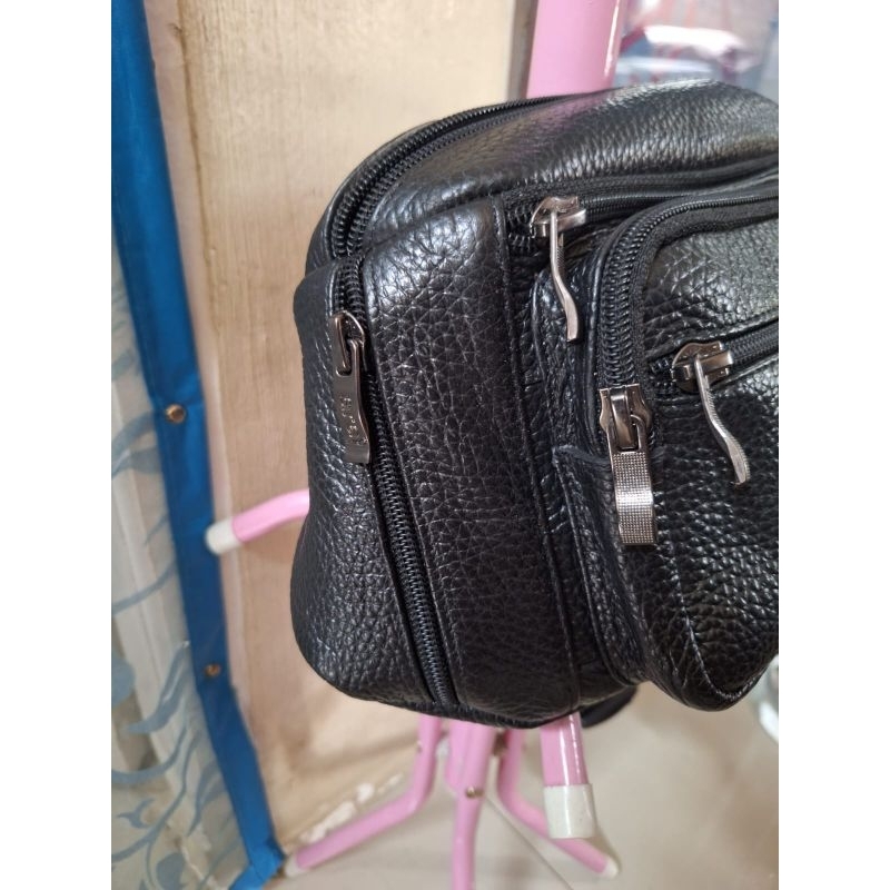 Tas branded braun buffelTas pinggang
Kulit asli
6 ruang
Limited edition