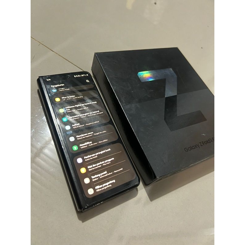 Samsung Z Fold 3 5G 12/512 minus