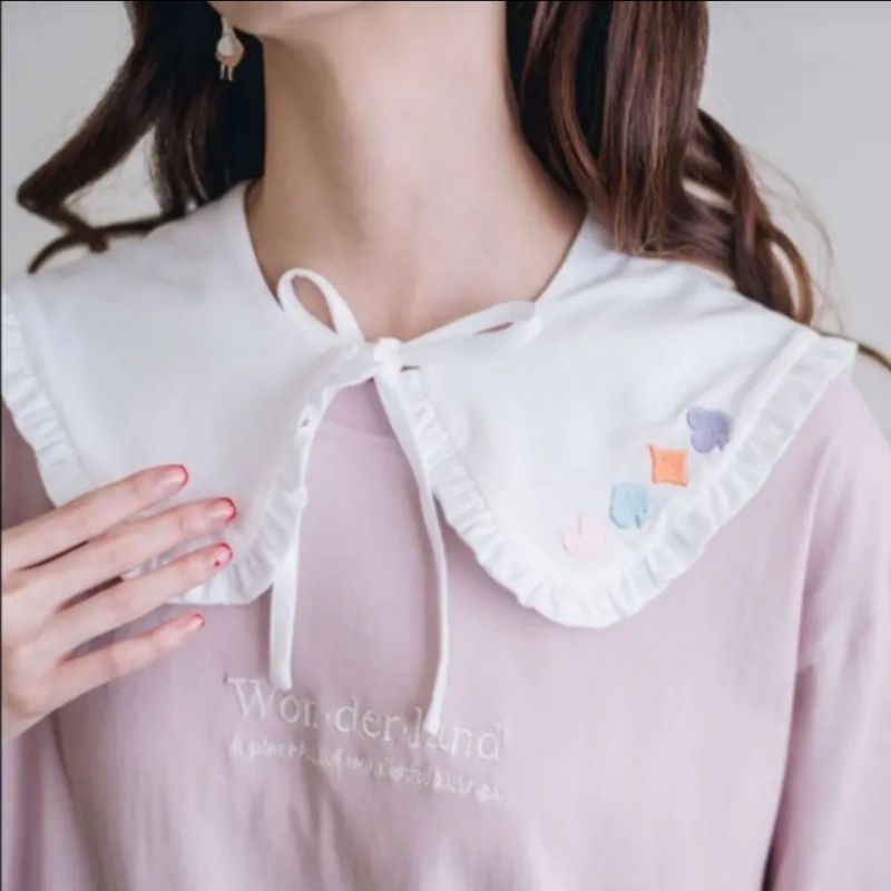 SALLY COLLAR IN BEEBOOLAND / SALLY PIPER X THE OVERTEE KERAH