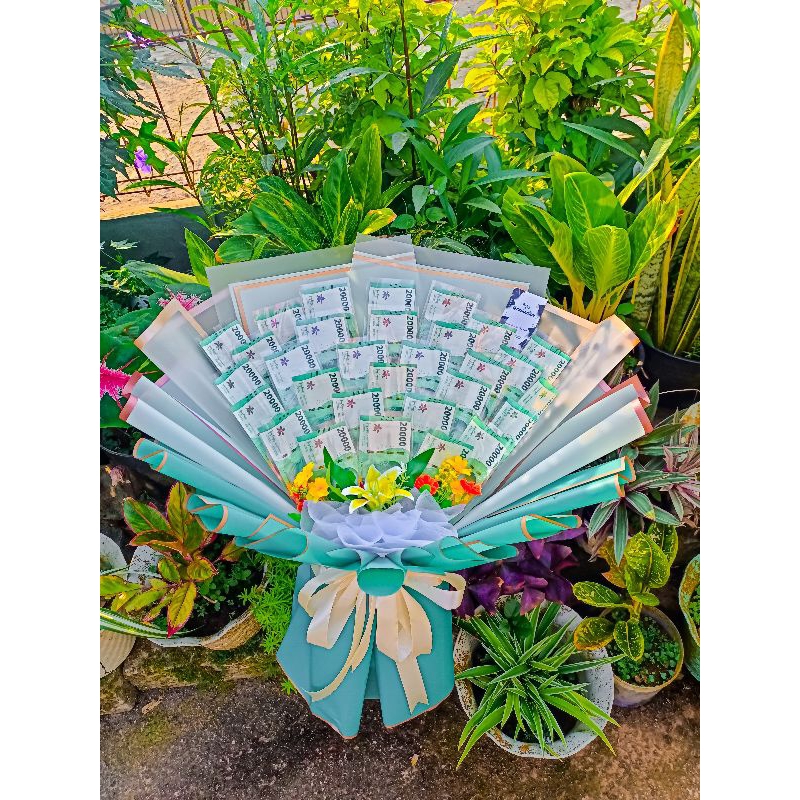 

Bouquet uang | Wardah bouquet | Kado cantik wisuda ulang tahun