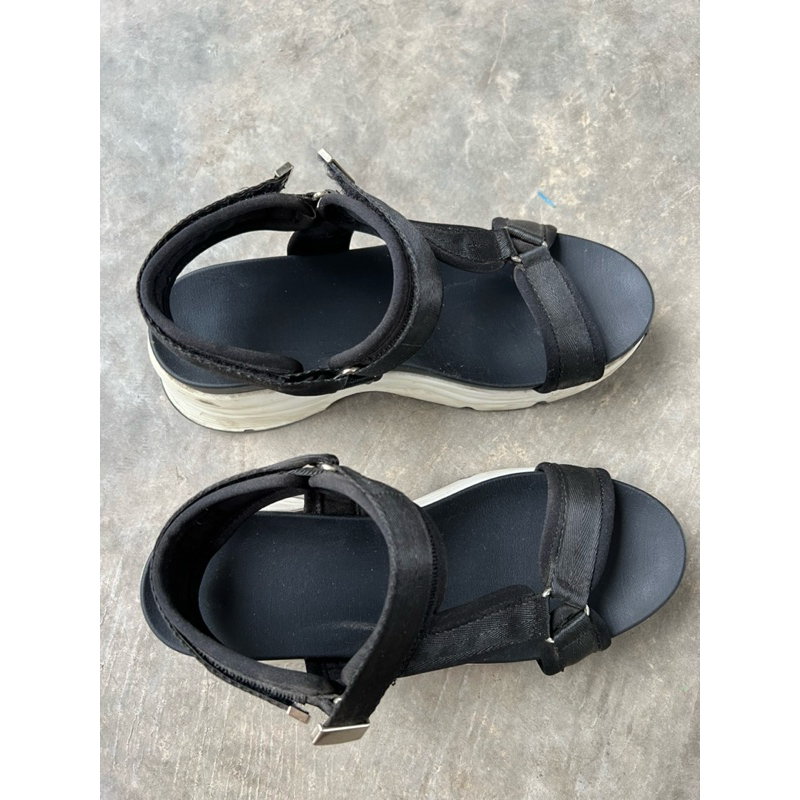 PRELOVED SANDAL STRADIVARIUS