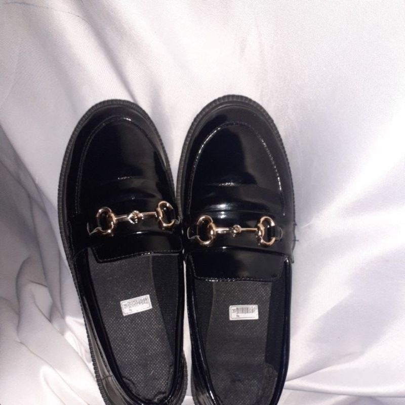 Preloved sepatu docmart wanita hitam kekinian