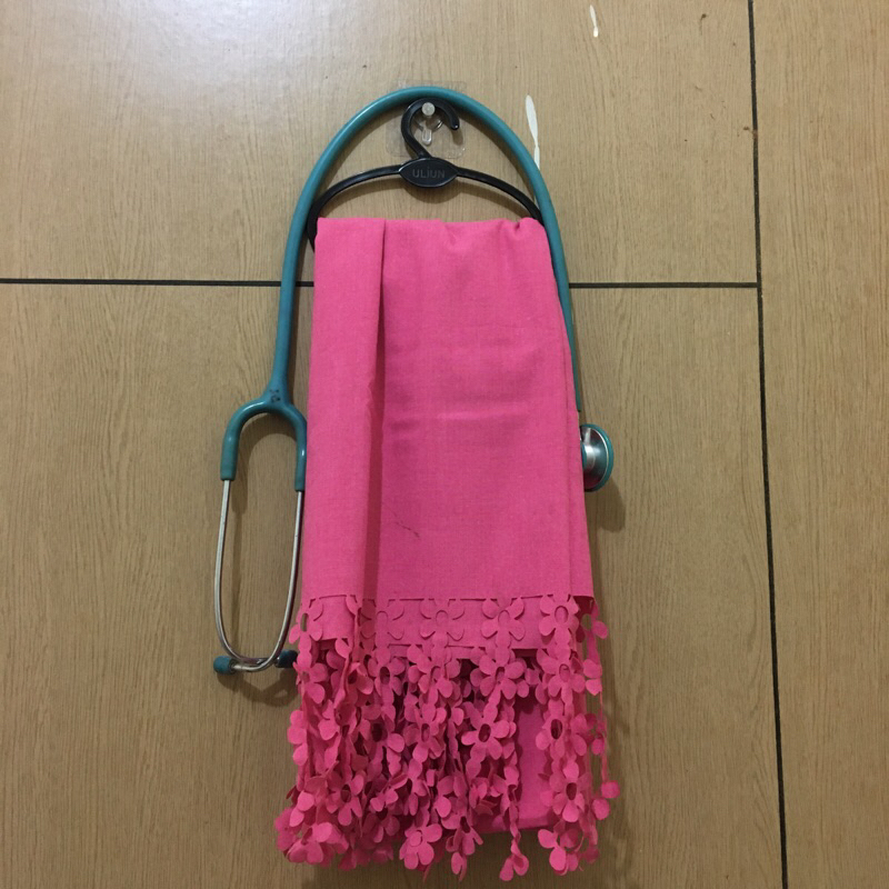 Hijab segi panjang pink fanta