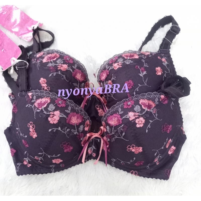 Wing by wacoal bra berkawat khusus kecil 30C,30D,HB 4306
