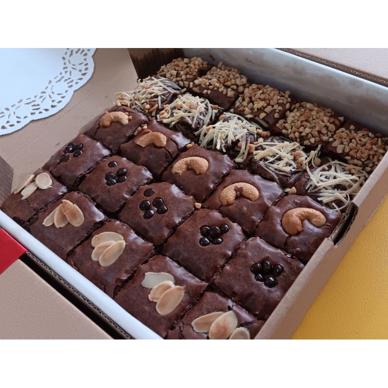 

Fudgy Brownies Sekat Ha!Brownie Dark Chocolate + Coffee 20x20cm / Hampers Brownies Sekat