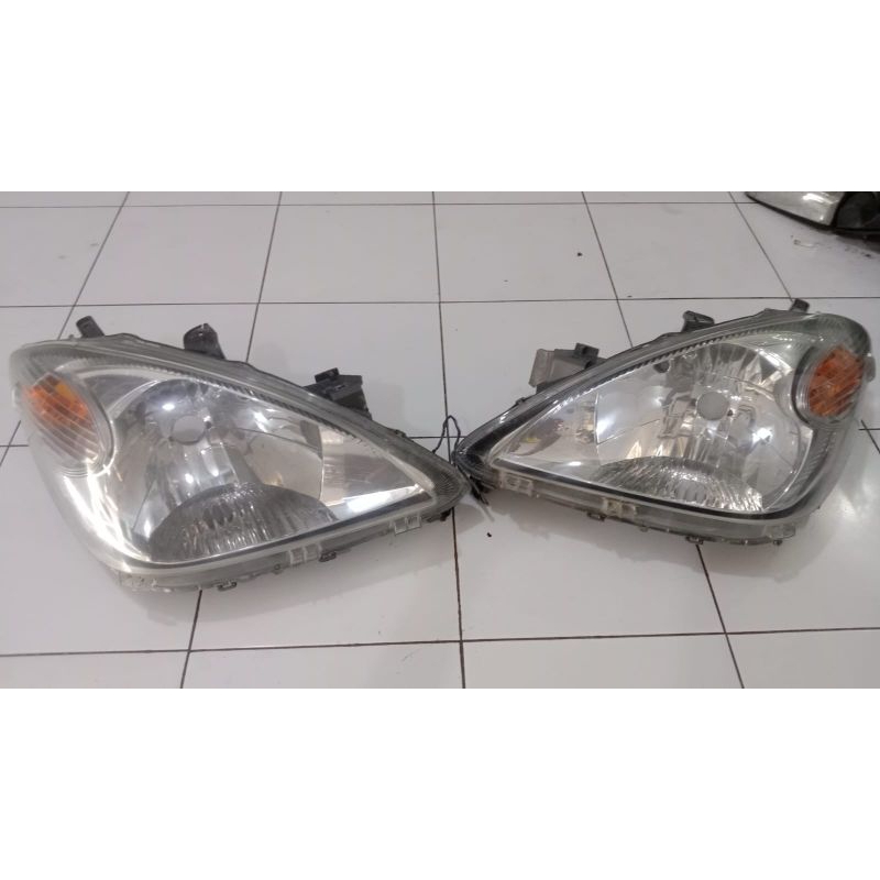headlamp lampu depan avanza VVT-i 2010