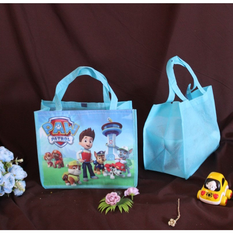 

GOODIE BAG ULANG TAHUN BINGKISAN KFC SNACK UK 25X14X21 SIAP KIRIM